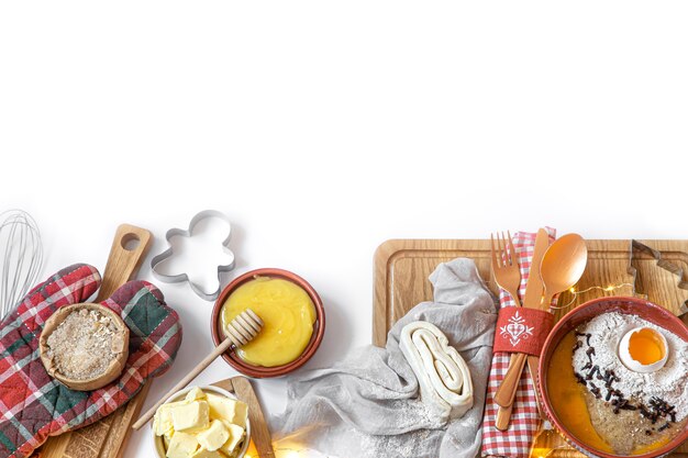 Kuchnia z naczyniami i składnikami